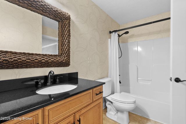 5803 Shepherd Crossing Dr, Louisville, KY 40219