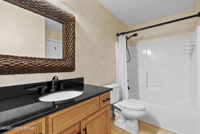 5803 Shepherd Crossing Dr, Louisville, KY 40219