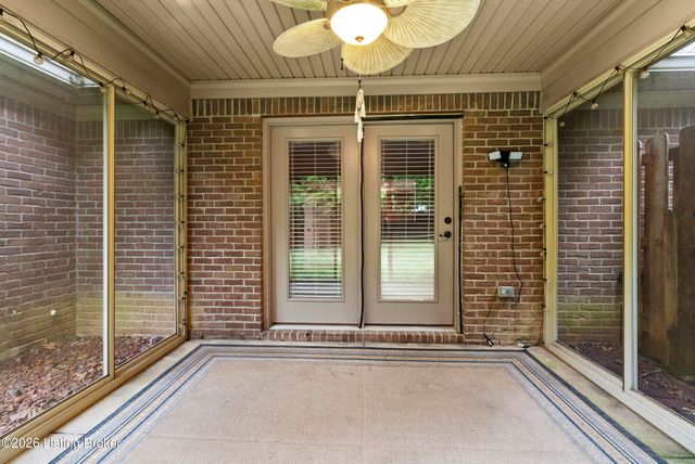 5803 Shepherd Crossing Dr, Louisville, KY 40219