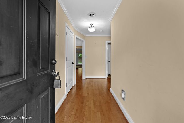 5803 Shepherd Crossing Dr, Louisville, KY 40219