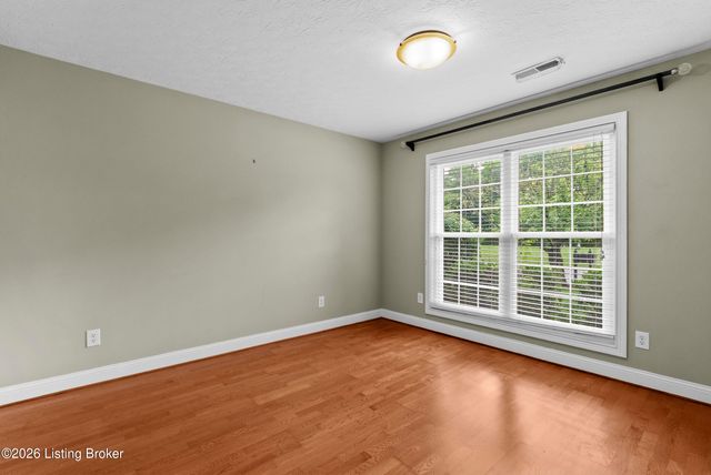 5803 Shepherd Crossing Dr, Louisville, KY 40219