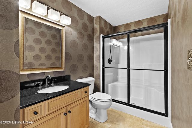 5803 Shepherd Crossing Dr, Louisville, KY 40219