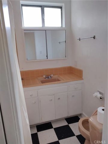 2226 Berkeley Ave, Los Angeles, CA 90026