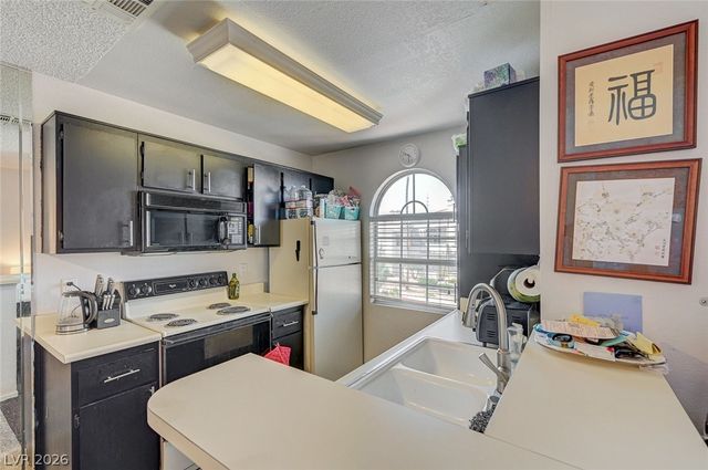 3150 Soft Breezes Drive 2040, Las Vegas, NV 89128