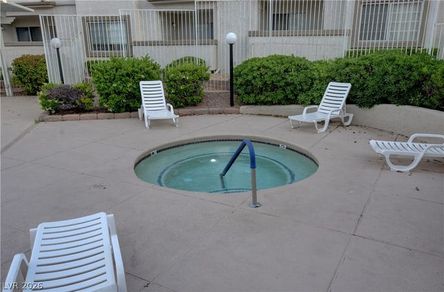3150 Soft Breezes Drive 2040, Las Vegas, NV 89128