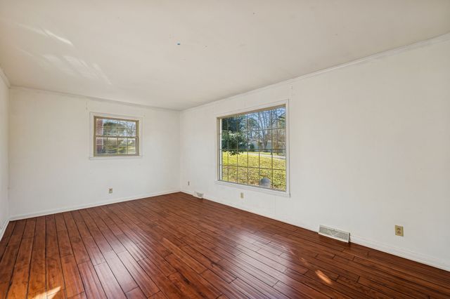 900 Camellia Dr, Columbia, TN 38401