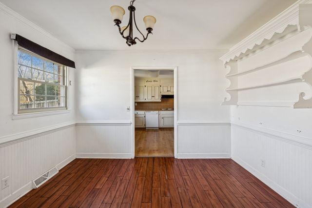 900 Camellia Dr, Columbia, TN 38401