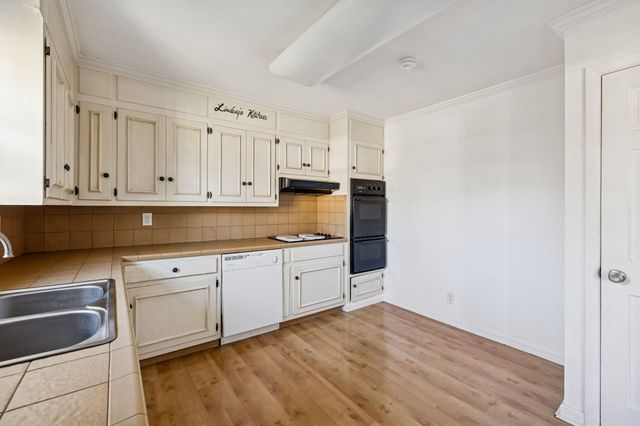 900 Camellia Dr, Columbia, TN 38401