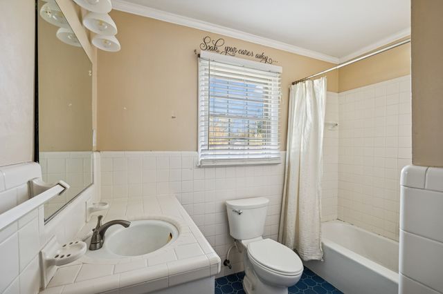 900 Camellia Dr, Columbia, TN 38401