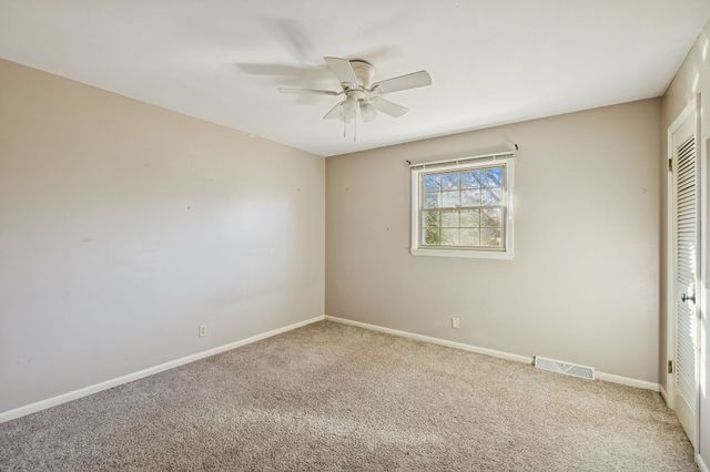 900 Camellia Dr, Columbia, TN 38401