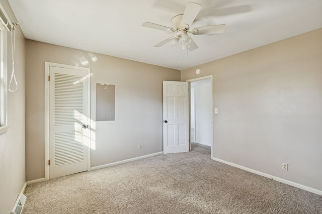 900 Camellia Dr, Columbia, TN 38401