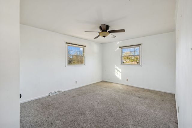 900 Camellia Dr, Columbia, TN 38401