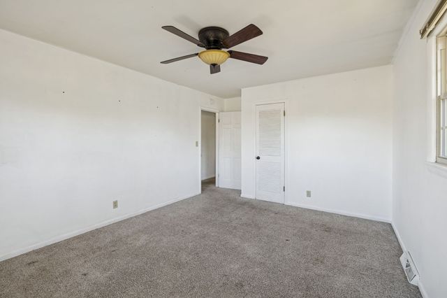 900 Camellia Dr, Columbia, TN 38401