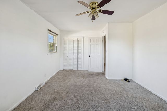 900 Camellia Dr, Columbia, TN 38401