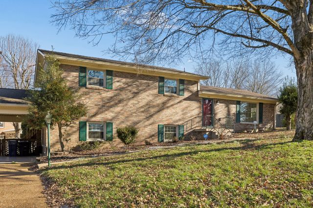 900 Camellia Dr, Columbia, TN 38401