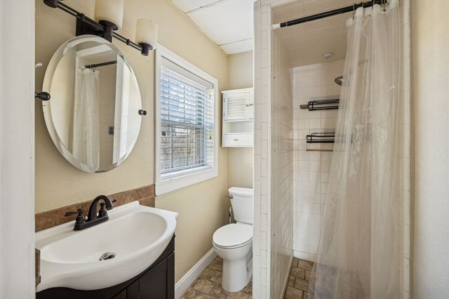 900 Camellia Dr, Columbia, TN 38401