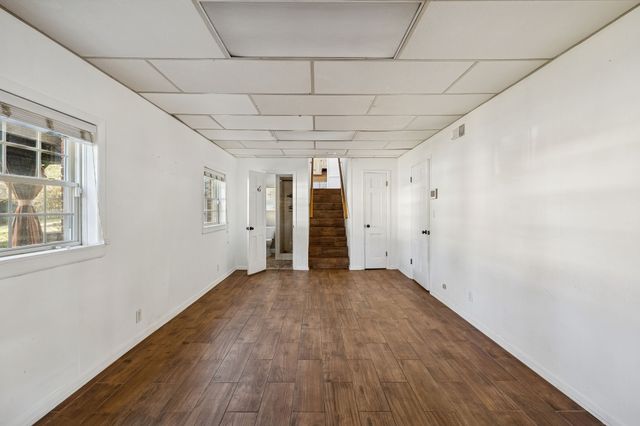 900 Camellia Dr, Columbia, TN 38401