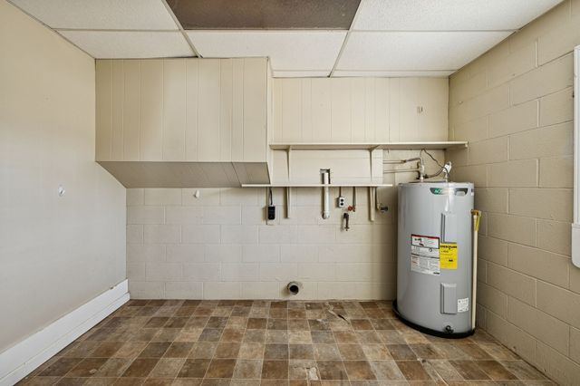 900 Camellia Dr, Columbia, TN 38401