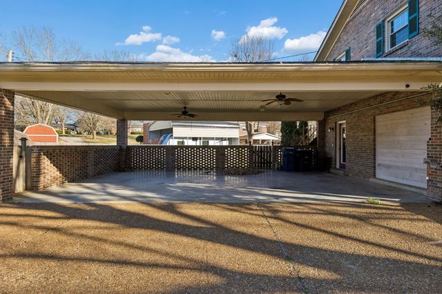 900 Camellia Dr, Columbia, TN 38401