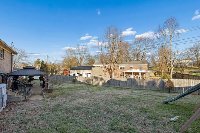 900 Camellia Dr, Columbia, TN 38401