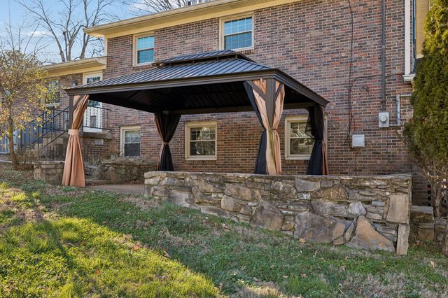 900 Camellia Dr, Columbia, TN 38401