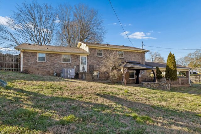 900 Camellia Dr, Columbia, TN 38401