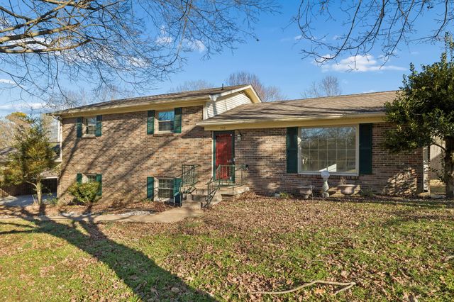 900 Camellia Dr, Columbia, TN 38401