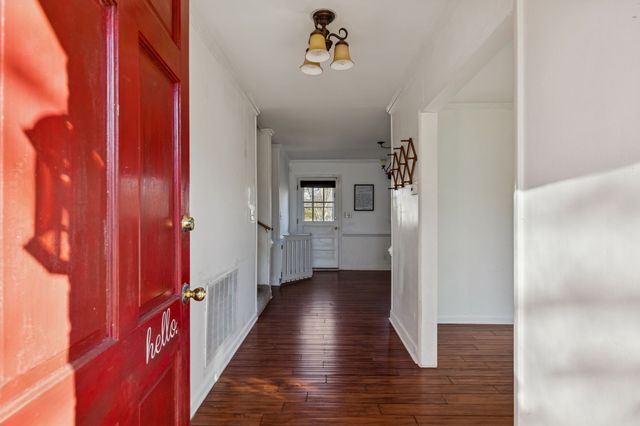 900 Camellia Dr, Columbia, TN 38401