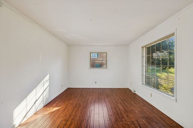 900 Camellia Dr, Columbia, TN 38401