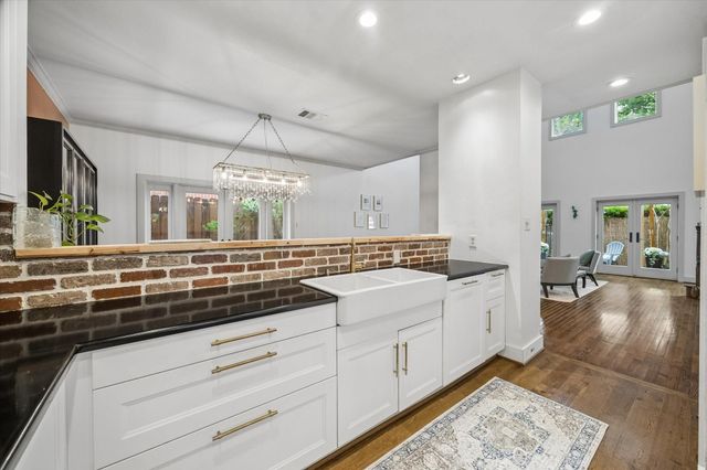 6013 Inwood Drive A, Houston, TX 77057