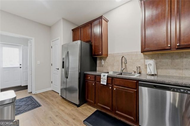 1142 Lake Point Way, Suwanee, GA 30024