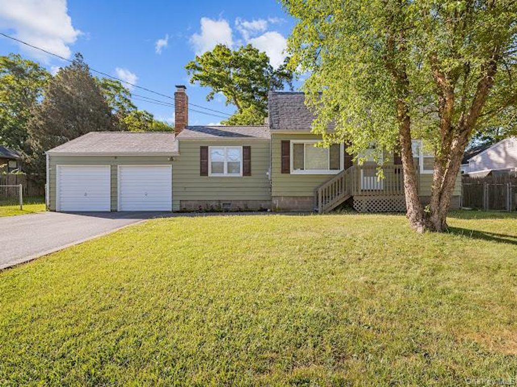 16 Brushwood Drive, Shirley, NY 11967