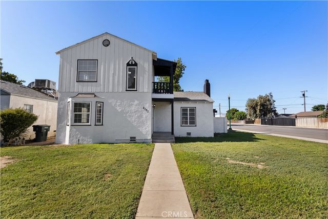 2131 1st, Bakersfield, CA 93304
