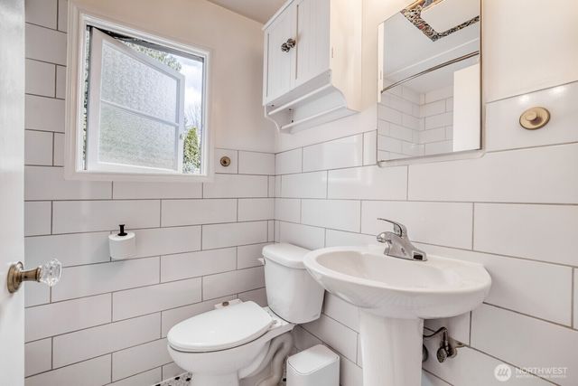 4034 NE 109th Street, Seattle, WA 98125