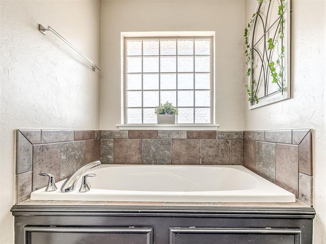 12782 SE 19th Street, Choctaw, OK 73020