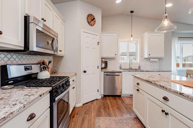 2409 Harbor Lane W, West Fargo, ND 58078