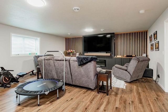 2409 Harbor Lane W, West Fargo, ND 58078