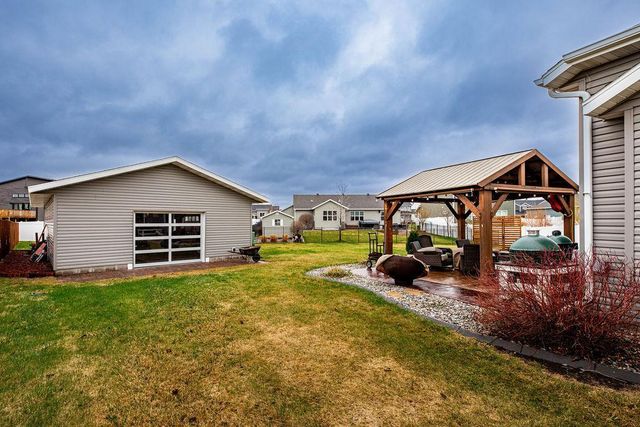 2409 Harbor Lane W, West Fargo, ND 58078
