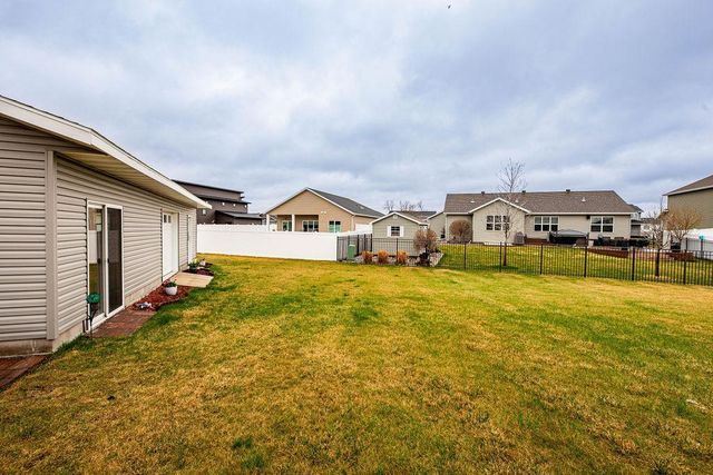 2409 Harbor Lane W, West Fargo, ND 58078