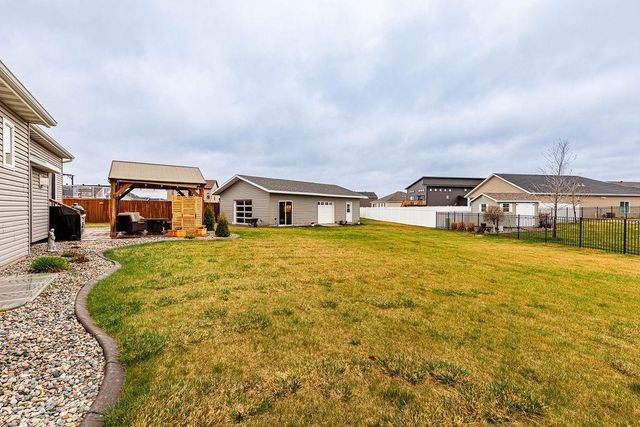 2409 Harbor Lane W, West Fargo, ND 58078
