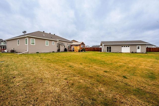 2409 Harbor Lane W, West Fargo, ND 58078