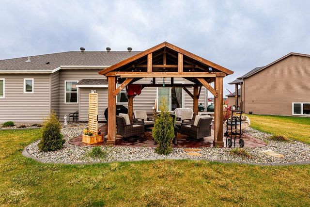 2409 Harbor Lane W, West Fargo, ND 58078