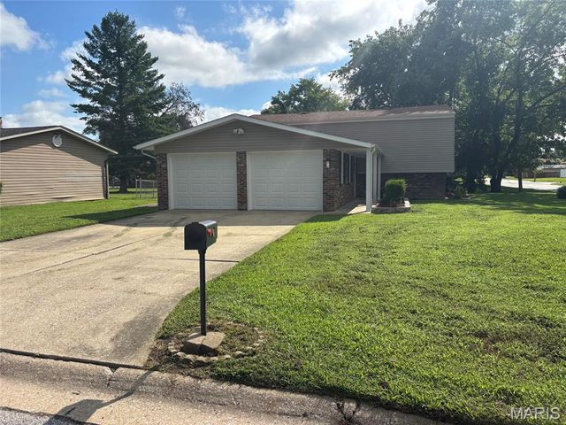 209 Orleans Drive, Fairview Heights, IL 62208