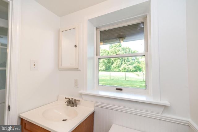 3563 AQUETONG RD, New Hope, PA 18938