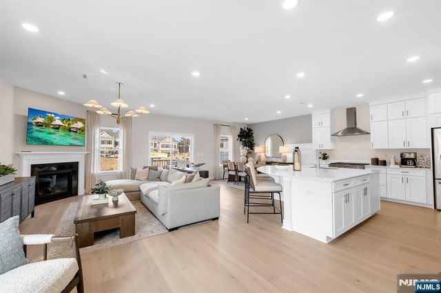 14 Belmont Place, Oakland, NJ 07436