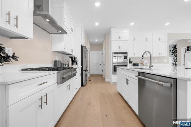 14 Belmont Place, Oakland, NJ 07436