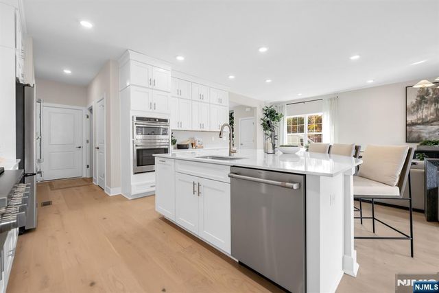 14 Belmont Place, Oakland, NJ 07436