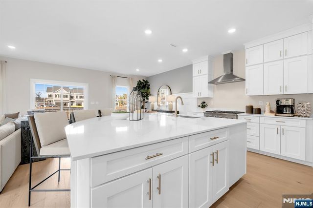 14 Belmont Place, Oakland, NJ 07436