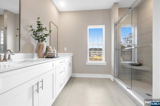 14 Belmont Place, Oakland, NJ 07436