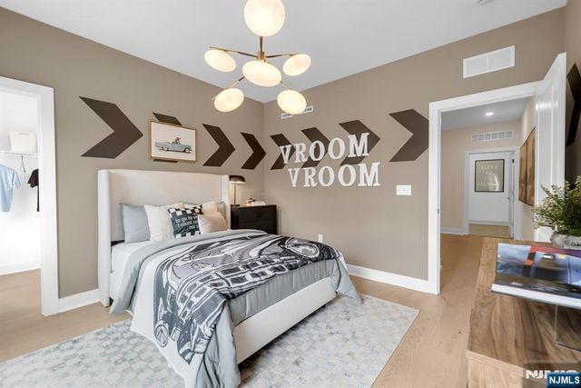 14 Belmont Place, Oakland, NJ 07436